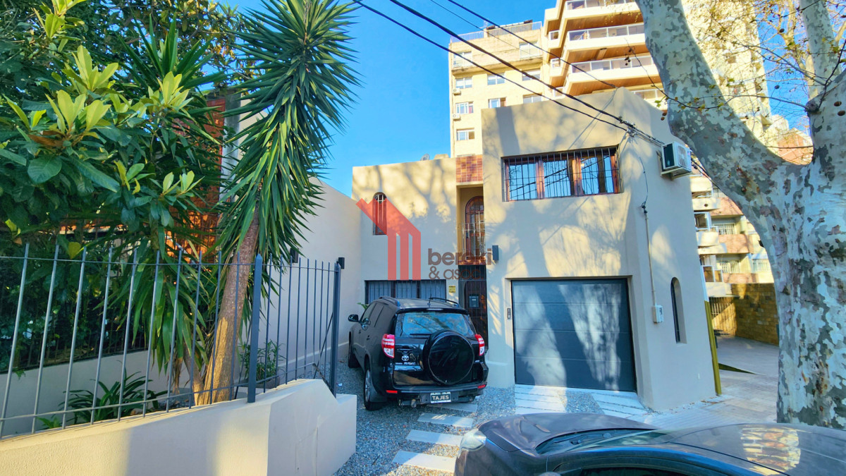 Casa ID.301 - Casa Venta Pocitos 5 Dormitorios 3 Baños Garage 2 autos