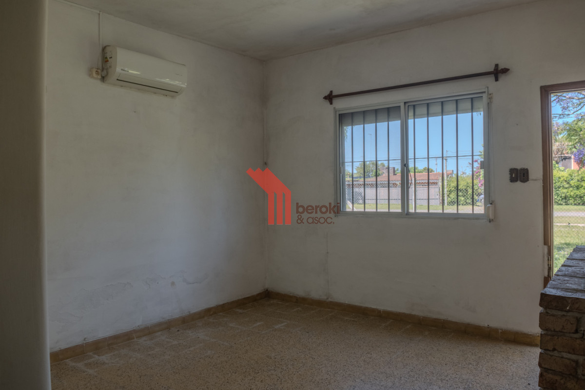 Casa ID.138 - Venta Casa 2 dormitorios, gge, Gran Terreno 636 m2. Carrasco Norte.