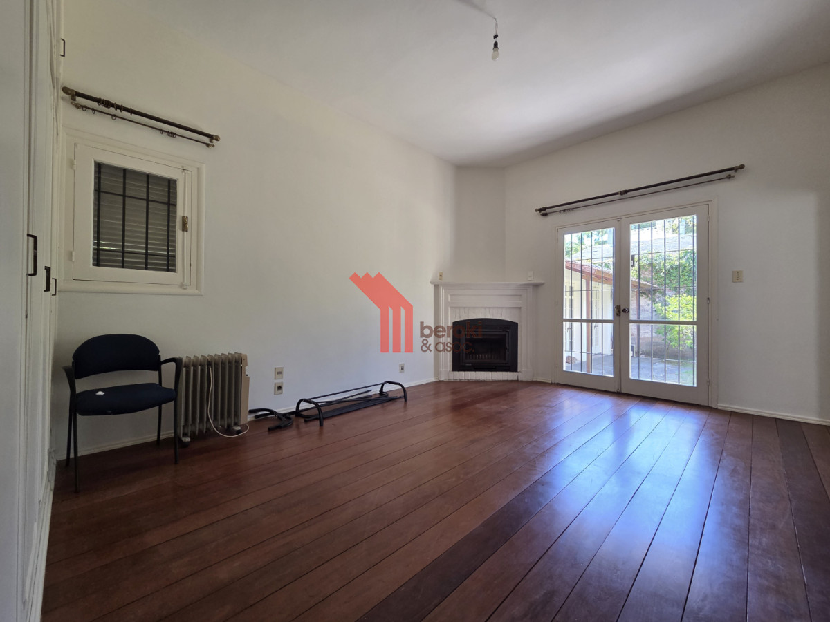 Casa ID.195 - Alquiler Casa en Carrasco 5 Dormitorios Jardín y Barbacoa 