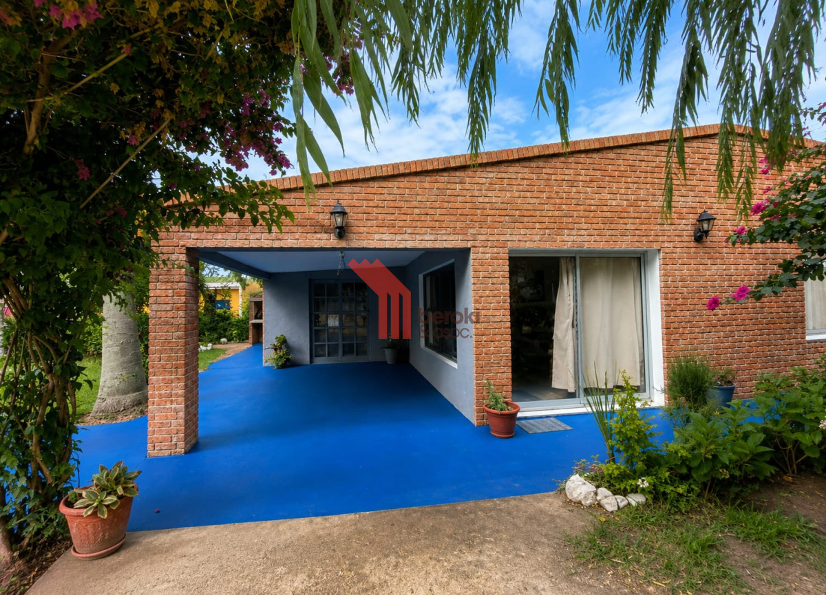 Casa ID.233 - Venta casa 3 dormitorio y cabaña al fondo, Costa Azul, Rocha