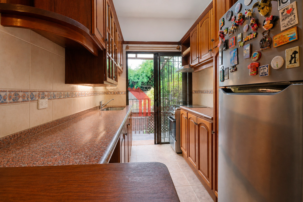 Casa ID.244 - Venta casa de 3 dormitorios y altillo en Carrasco Sur