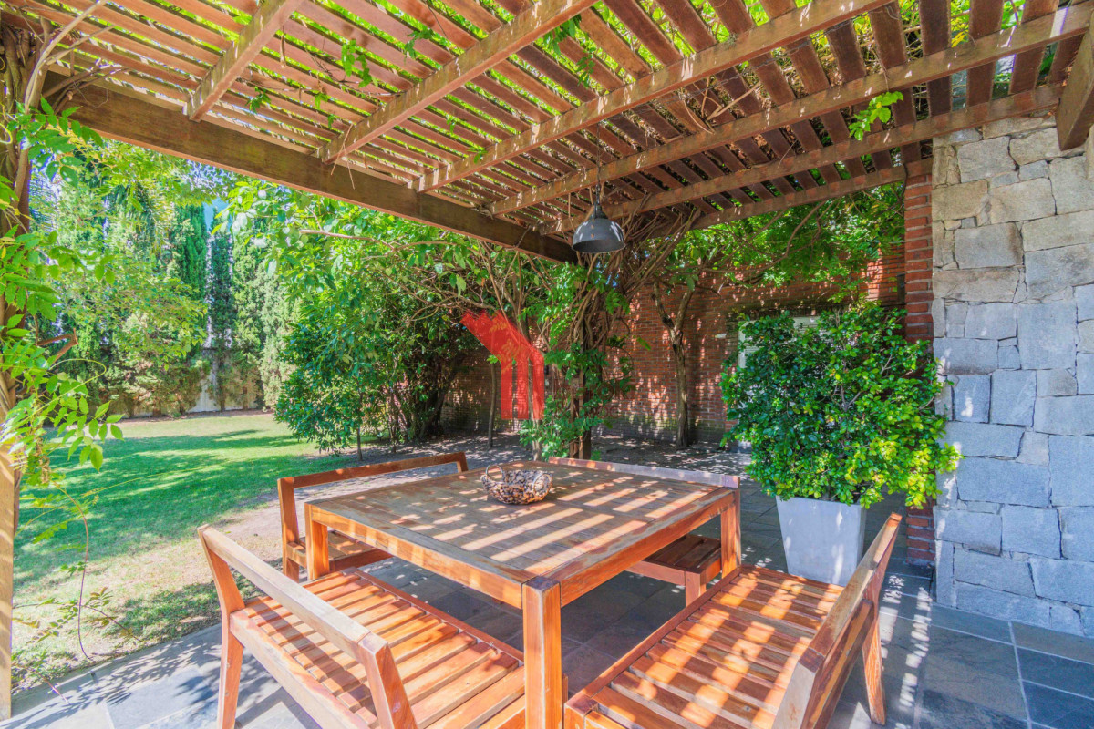 Casa ID.161 - Casa en Carrasco sobre 603 m² de terreno con potencial de ampliación