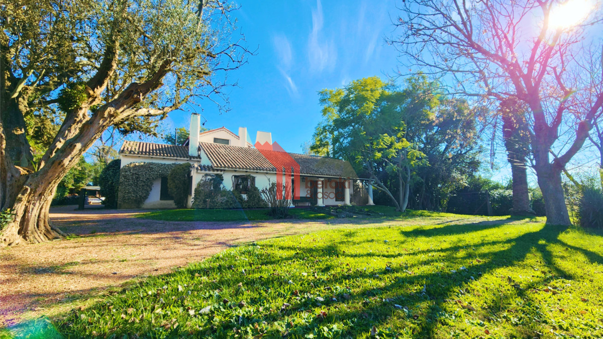 Casa ID.256 - Venta Casa Quinta Colón 8 Dormitorios