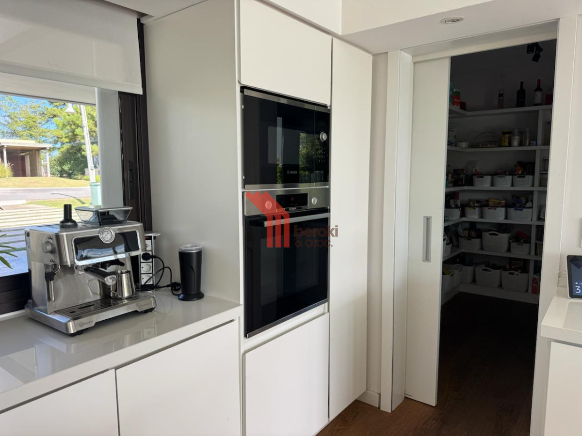 Casa ID.193 - Casa de 4 dormitorios sobre lago en Viñedos de la Tahona - 1.497 m² de terreno