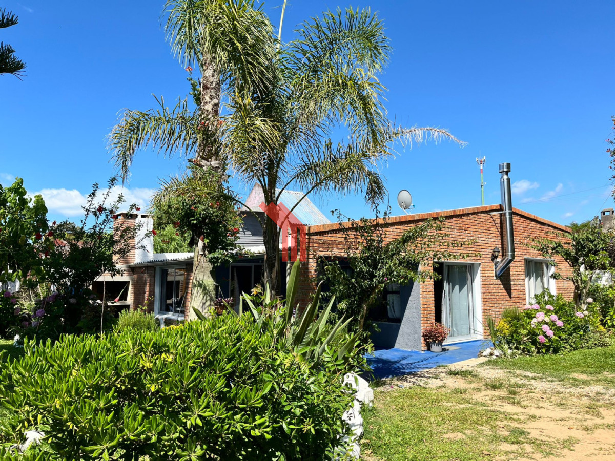 Casa ID.233 - Venta casa 3 dormitorio y cabaña al fondo, Costa Azul, Rocha