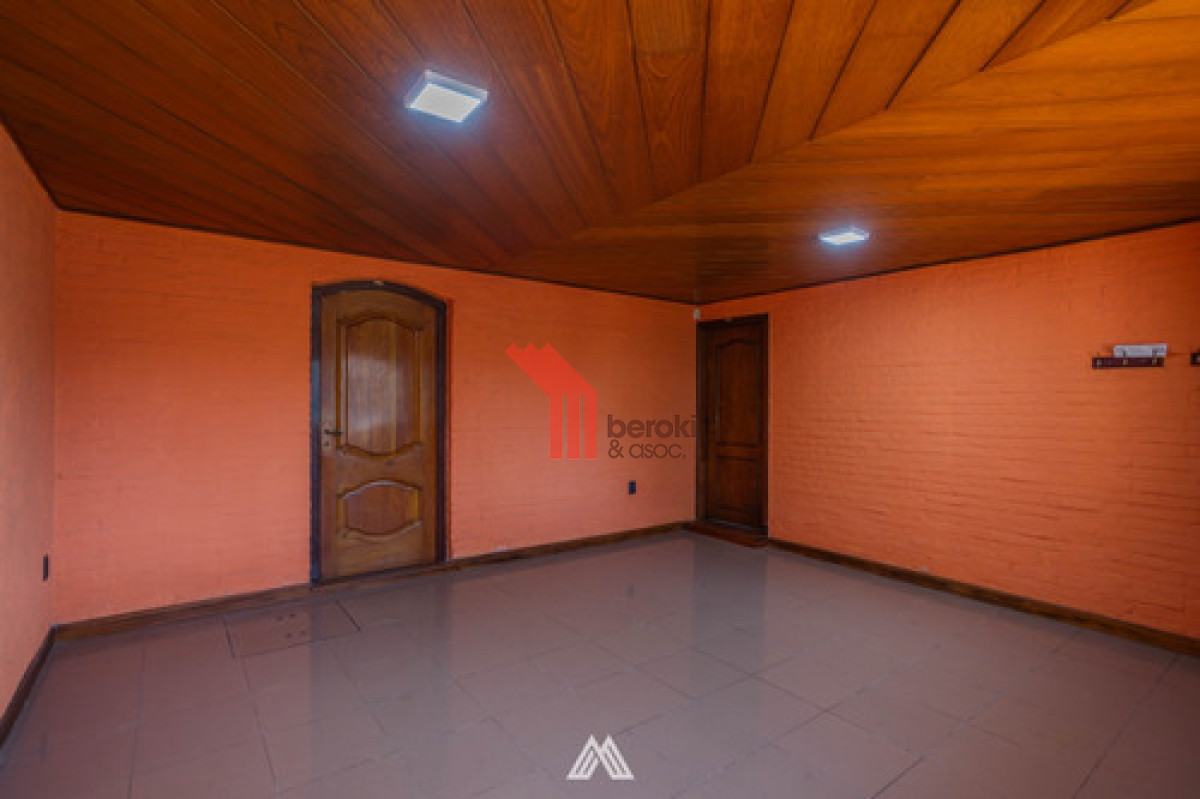Casa ID.23 - Venta Casa Punta Gorda 4 Dormitorios Jardín Piscina Y Barbacoa