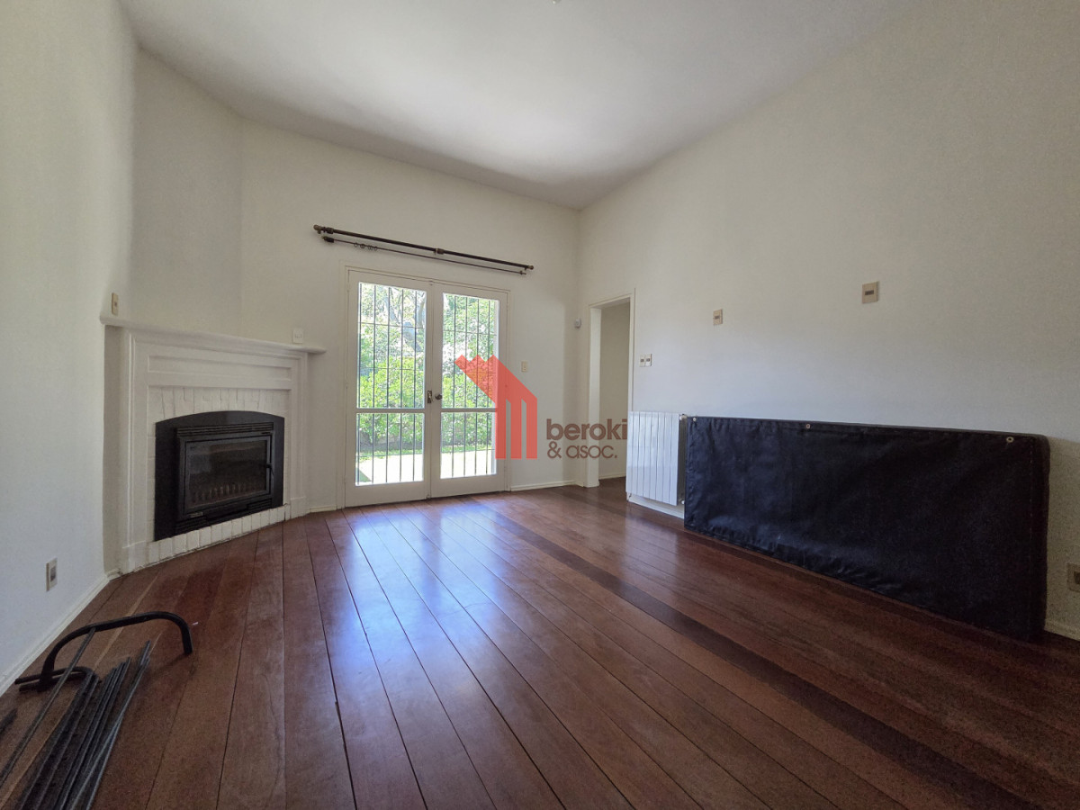 Casa ID.195 - Alquiler Casa en Carrasco 5 Dormitorios Jardín y Barbacoa 