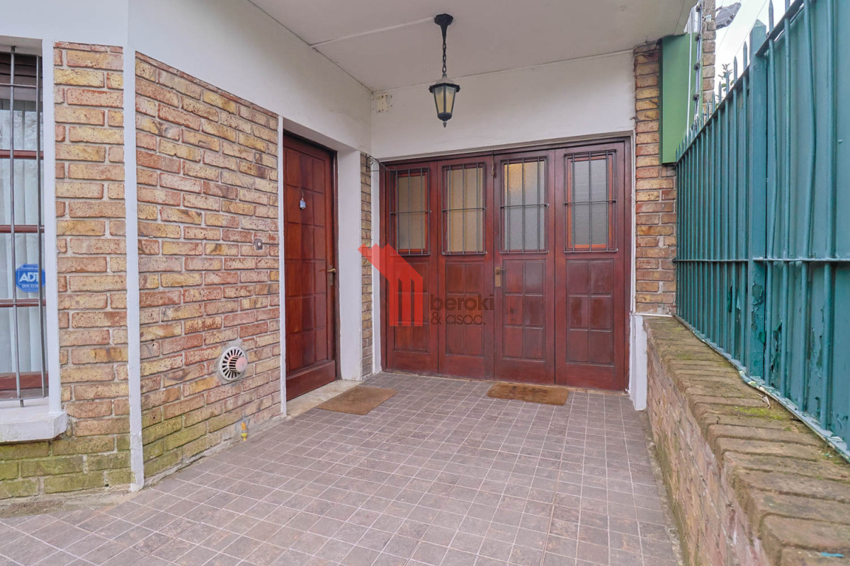 Casa ID.244 - Venta casa de 3 dormitorios y altillo en Carrasco Sur