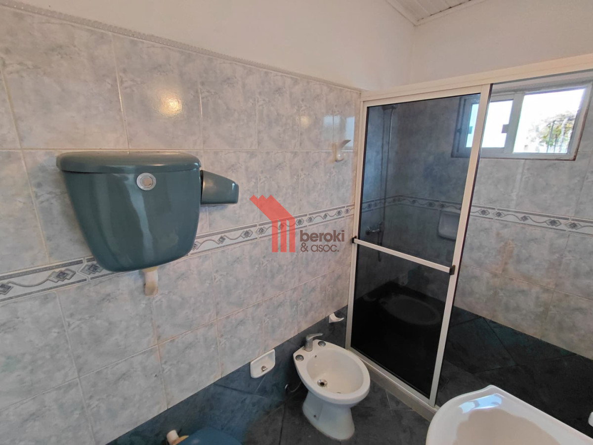 Casa ID.226 - Venta casa 3 dormitorios, 2 baños, mas monoambiente, Colon