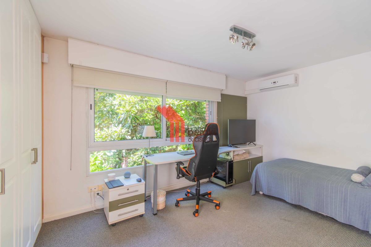 Casa ID.161 - Casa en Carrasco sobre 603 m² de terreno con potencial de ampliación