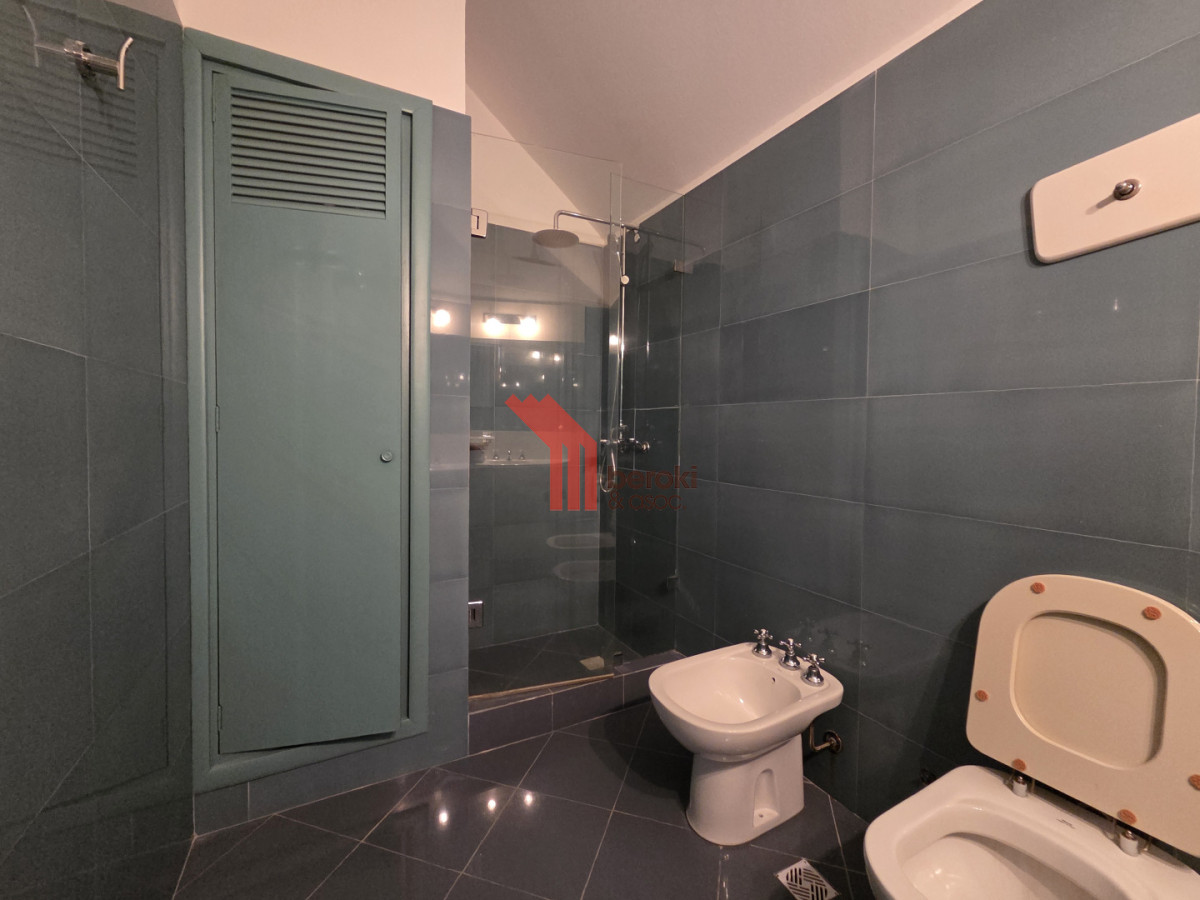 Casa ID.195 - Alquiler Casa en Carrasco 5 Dormitorios Jardín y Barbacoa 