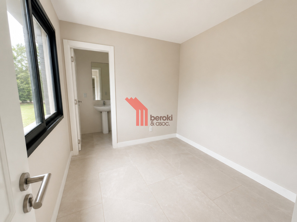 Casa ID.229 - Venta de casa de 3 dormitorios, 3 baños y cuarto de servicio en Altos de la Tahona con piscina y parrillero