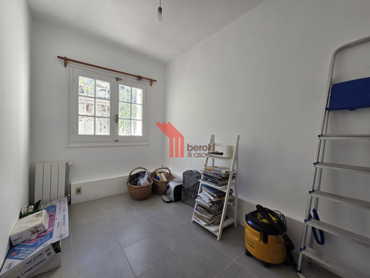 Casa ID.195 - Alquiler Casa en Carrasco 5 Dormitorios Jardín y Barbacoa 