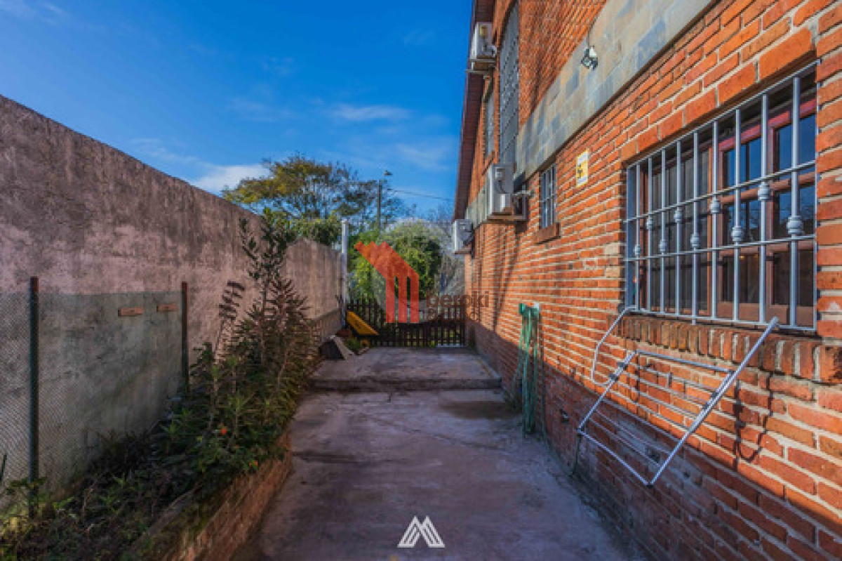 Casa ID.16 - Venta Casa 3 Dormitorios Barra De Carrasco Con Piscina Y 4 Cocheras