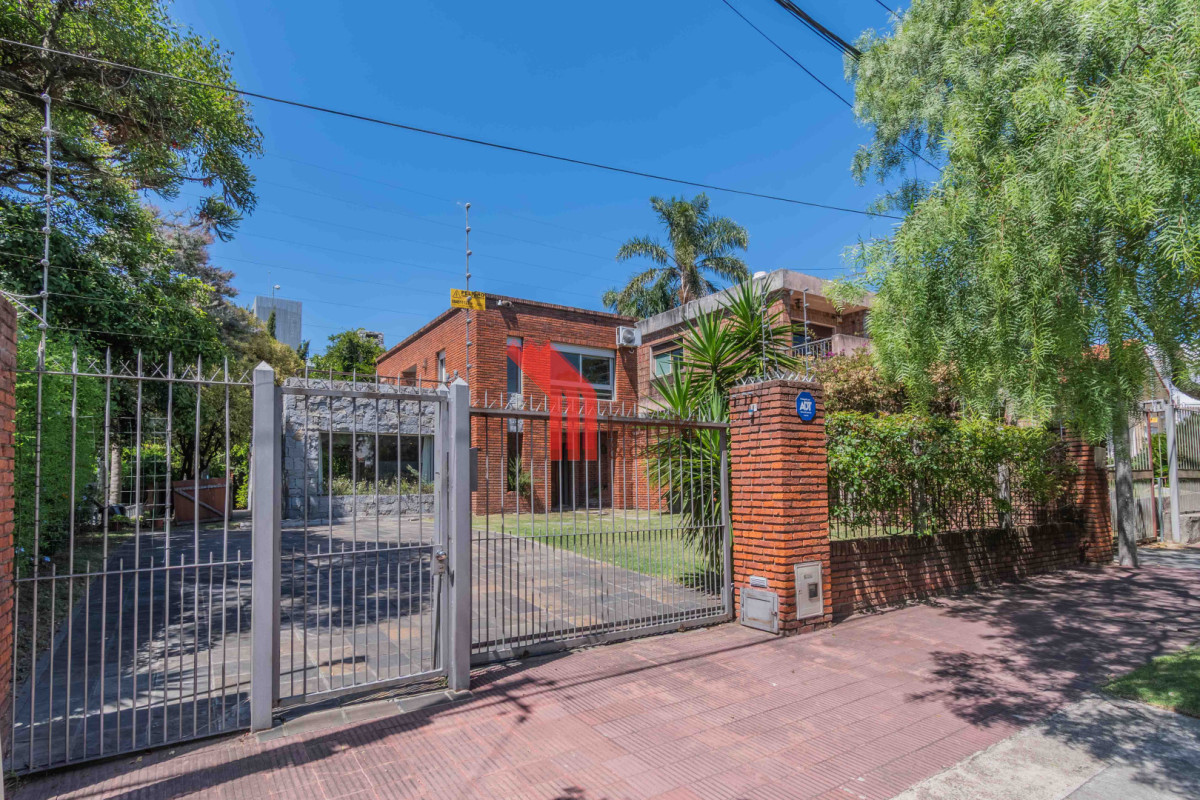 Casa ID.161 - Casa en Carrasco sobre 603 m² de terreno con potencial de ampliación