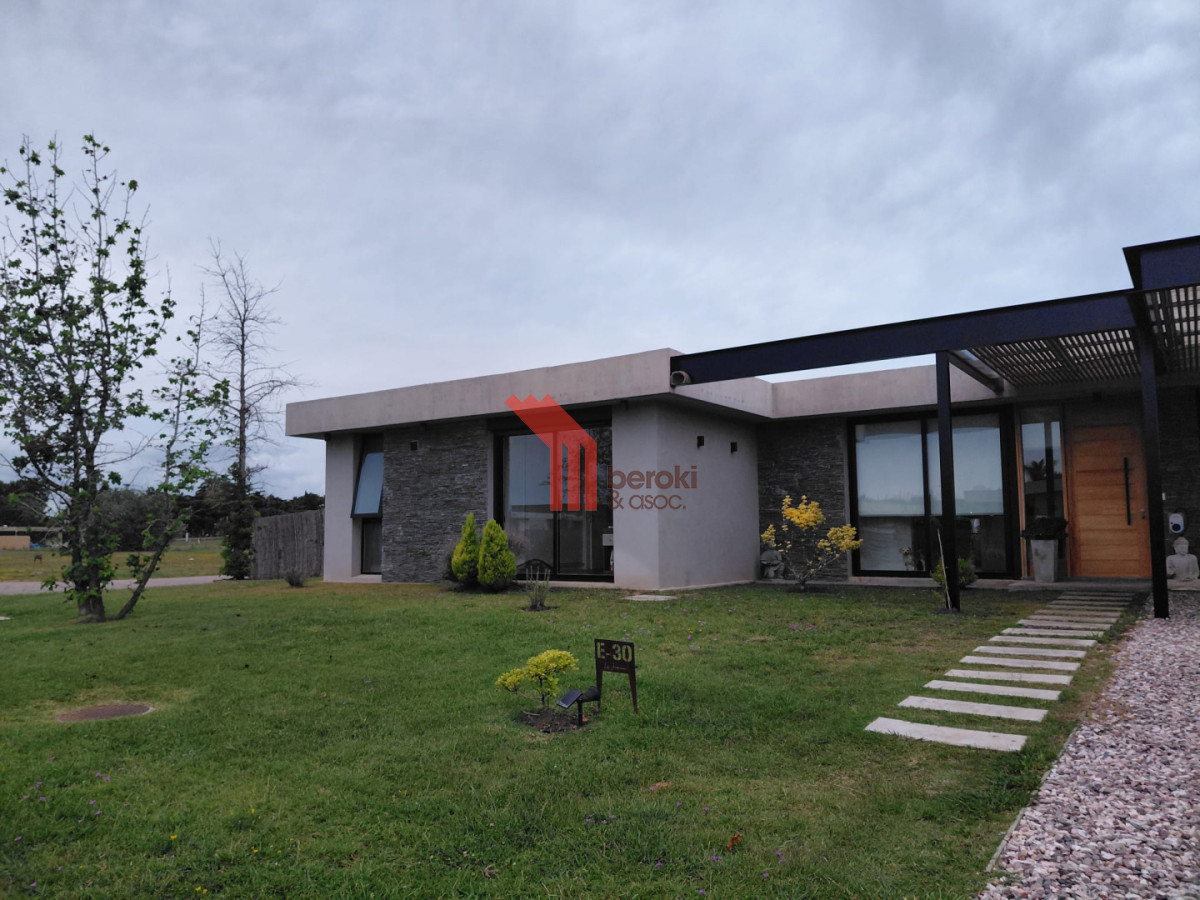 Casa ID.154 - Venta casa en La Juana, 3 dormitorios, 2 baños, piscina climatizada