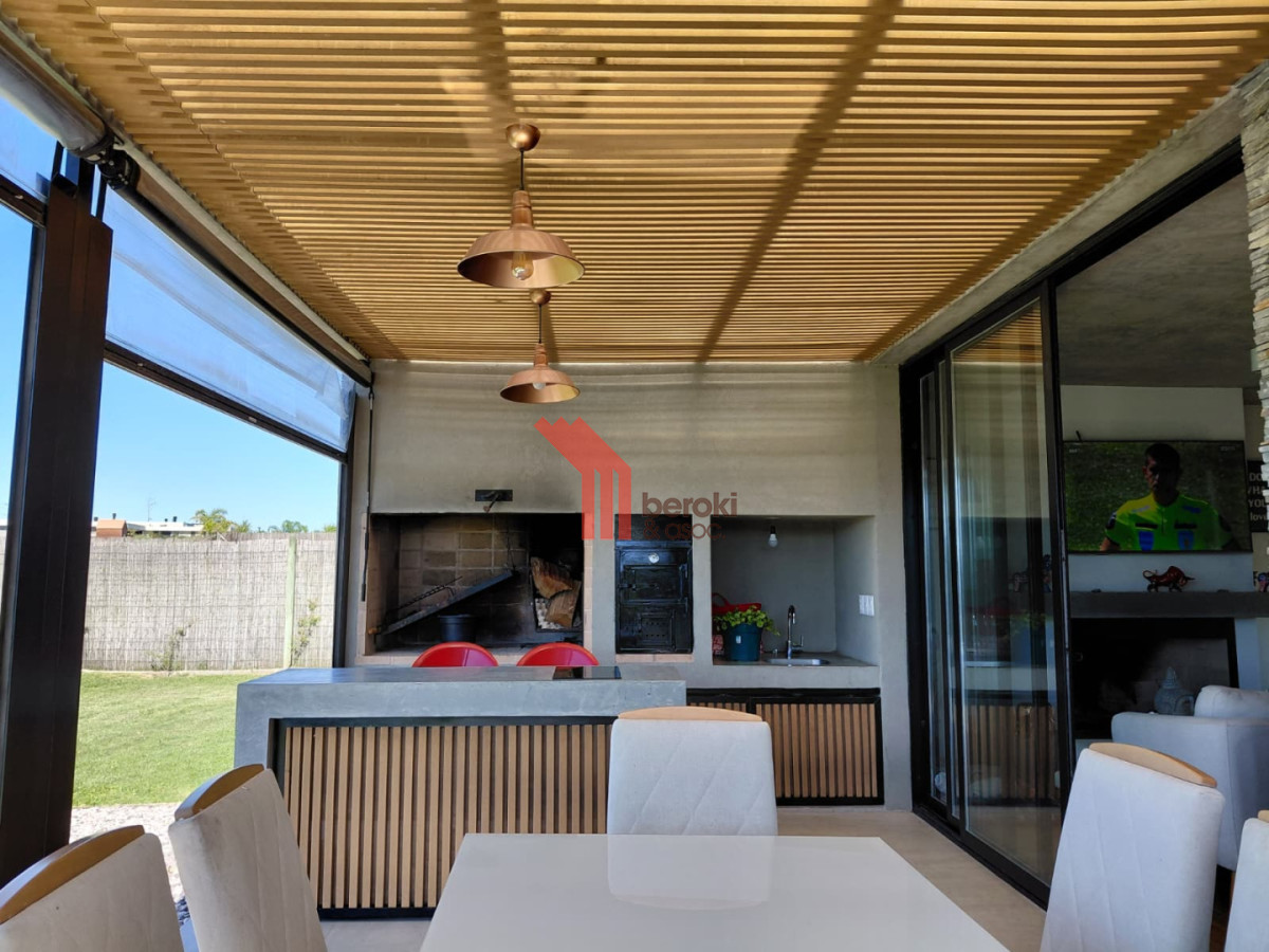 Casa ID.154 - Venta casa en La Juana, 3 dormitorios, 2 baños, piscina climatizada