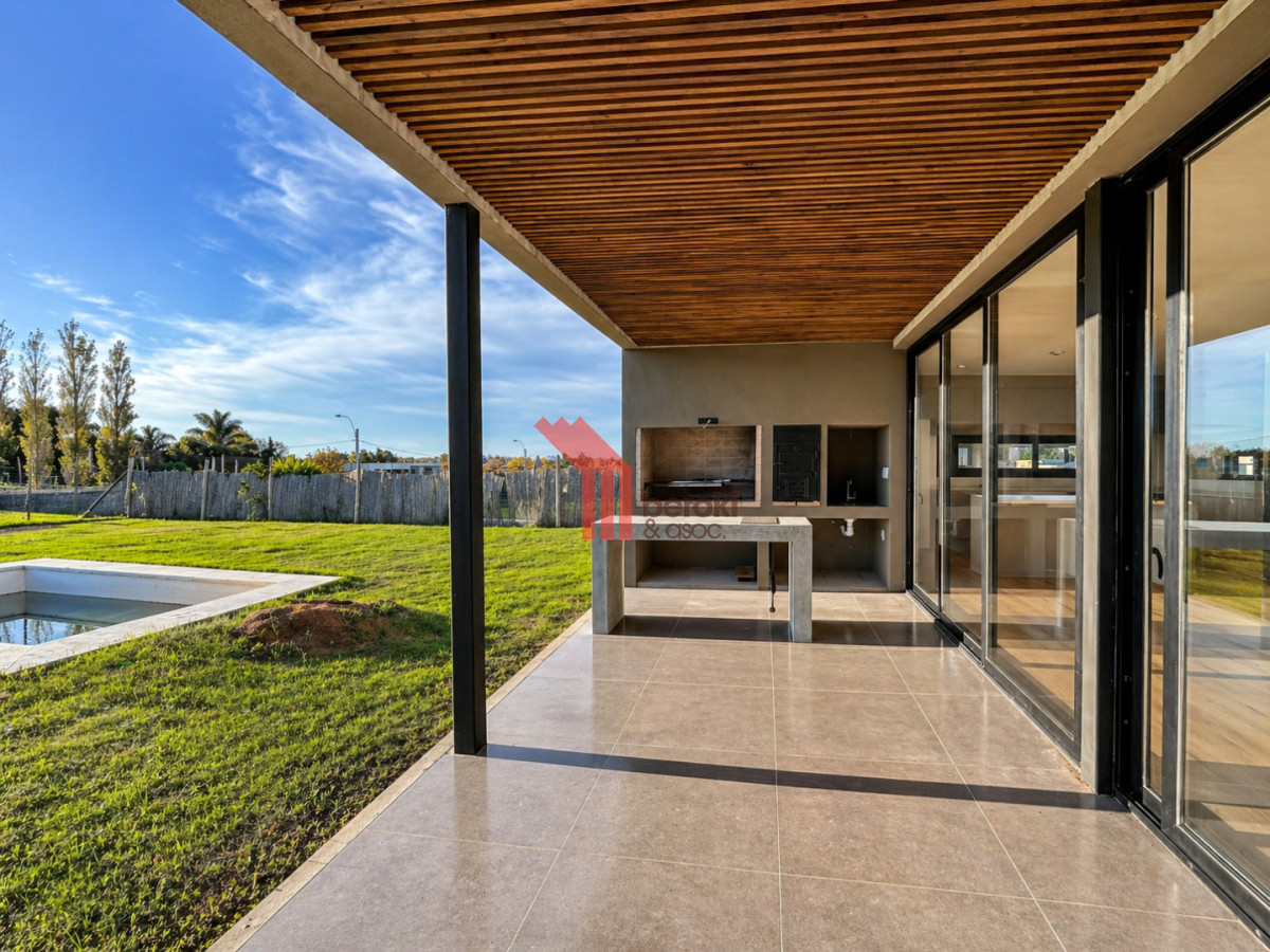 Casa ID.213 - Venta Casa 3 Dormitorios La Juana Piscina Paneles Solares y Barbacoa