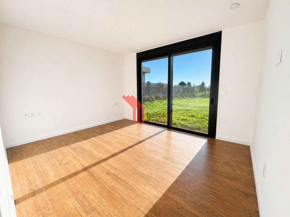 Casa ID.213 - Venta Casa 3 Dormitorios La Juana Piscina Paneles Solares y Barbacoa