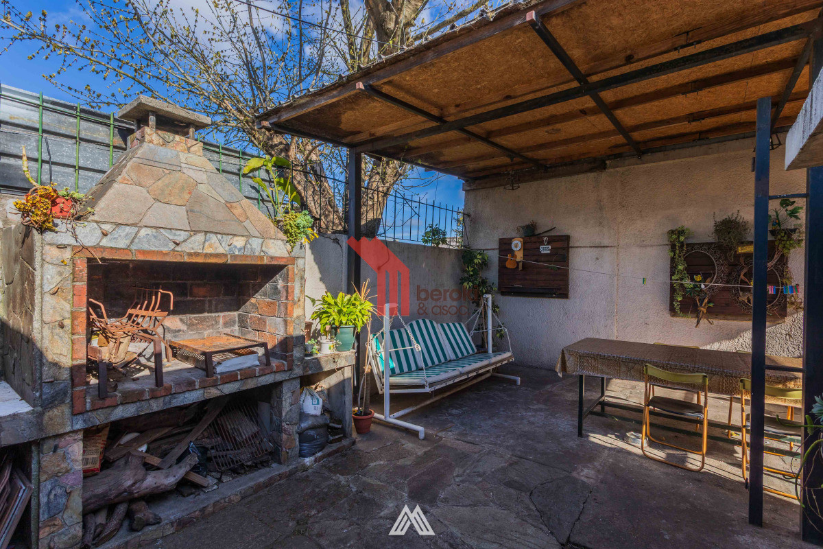 Casa ID.5 - Venta Casa Las Acacias 3 Dormitorios Patio Parrillero Y Garaje X3