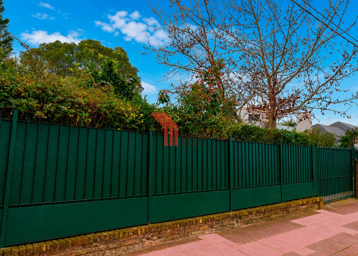 Casa ID.244 - Venta casa de 3 dormitorios y altillo en Carrasco Sur