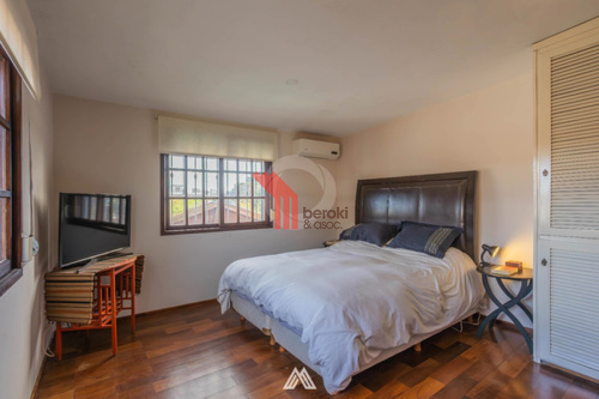 Casa ID.16 - Venta Casa 3 Dormitorios Barra De Carrasco Con Piscina Y 4 Cocheras