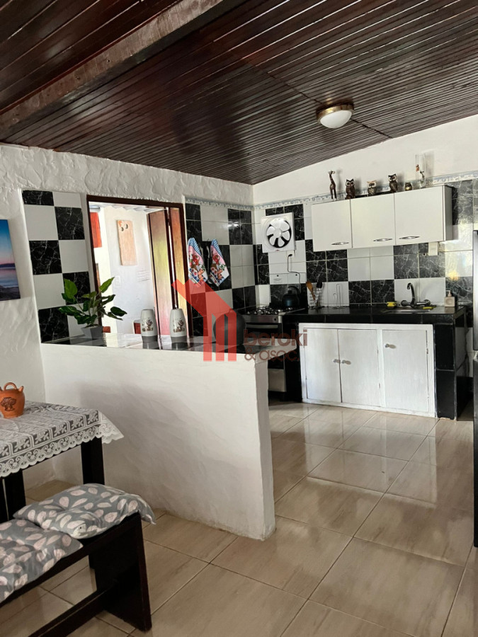 Casa ID.233 - Venta casa 3 dormitorio y cabaña al fondo, Costa Azul, Rocha