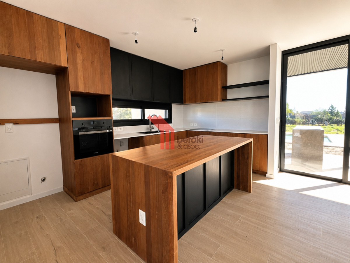Casa ID.210 - Venta Casa a Estrenar 3 Dormitorios La Juana Piscina Barbacoa y Excelente Orientación