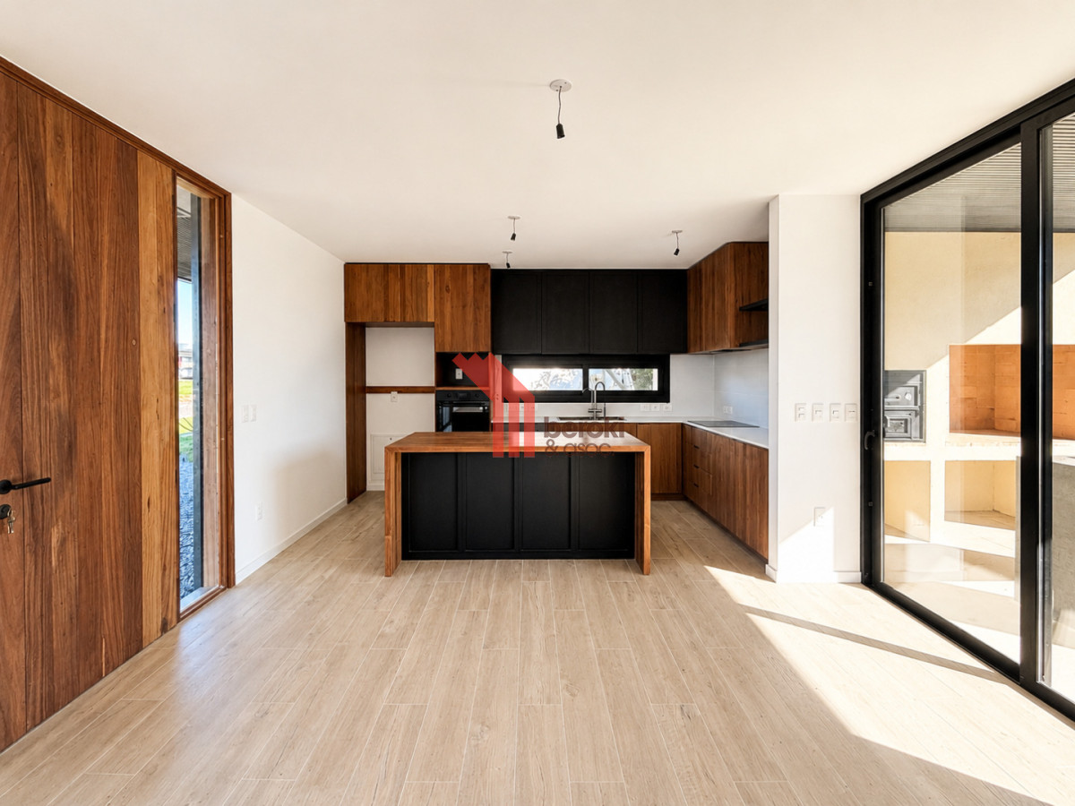 Casa ID.210 - Venta Casa a Estrenar 3 Dormitorios La Juana Piscina Barbacoa y Excelente Orientación