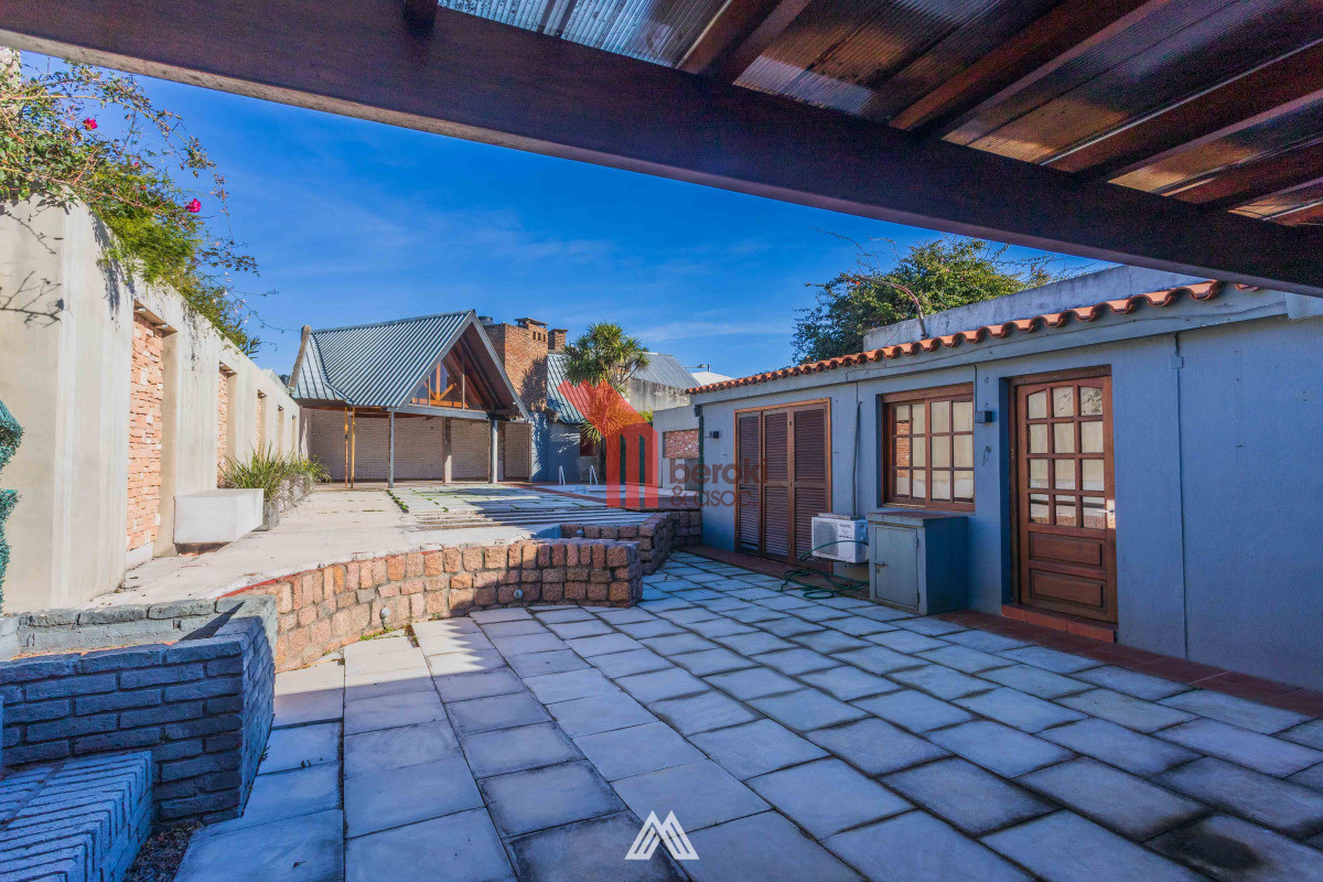 Casa ID.24 - Alquiler Casa Punta Gorda 4 Dormitorios Jardín Piscina Y Barbacoa