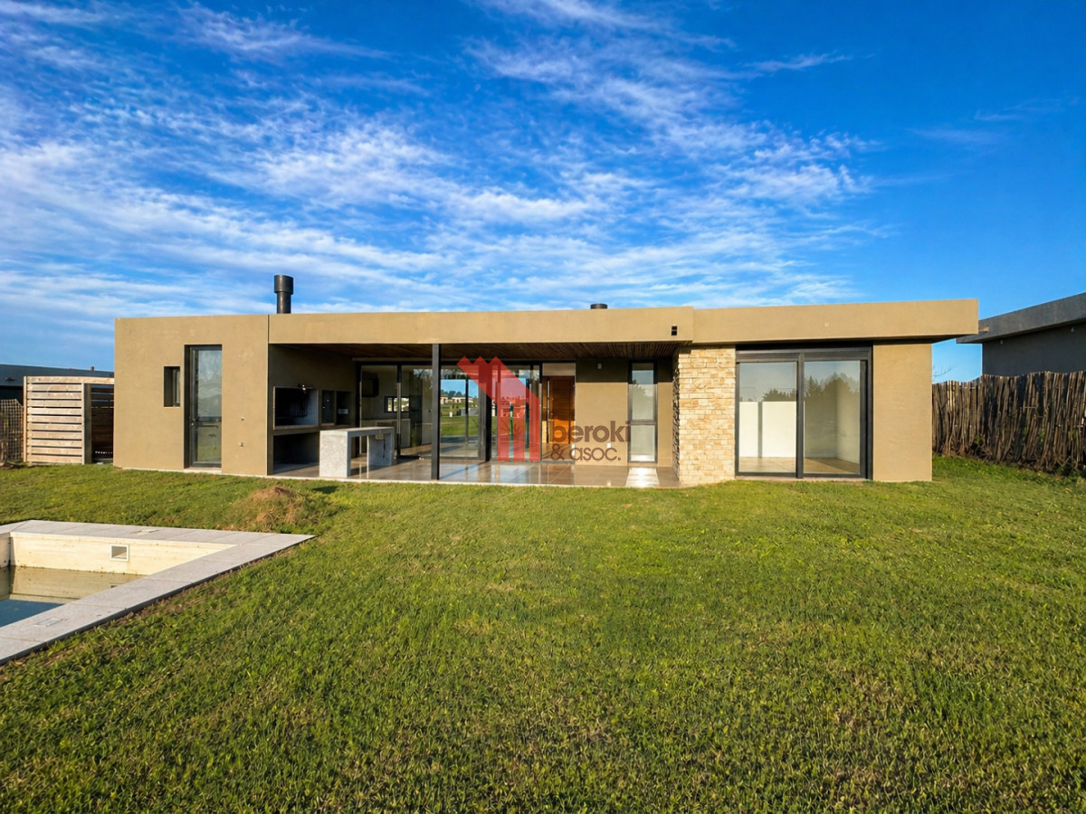Casa ID.213 - Venta Casa 3 Dormitorios La Juana Piscina Paneles Solares y Barbacoa