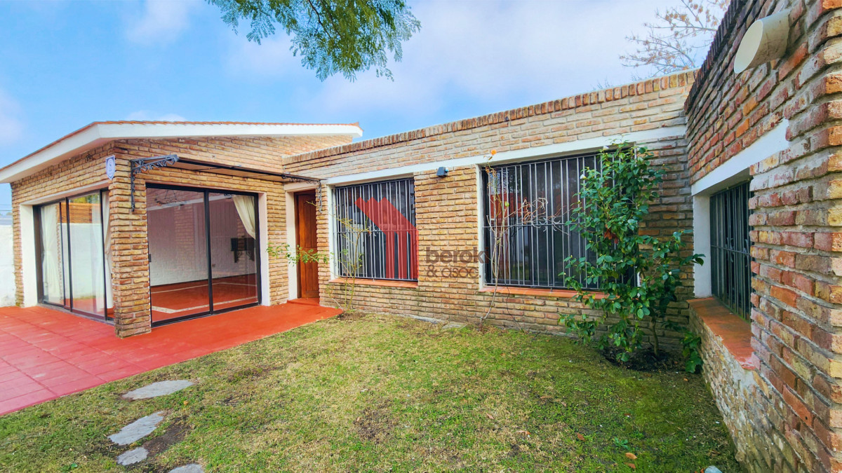 Casa ID.234 - Alquiler Casa Carrasco Norte 4 Dormitorios