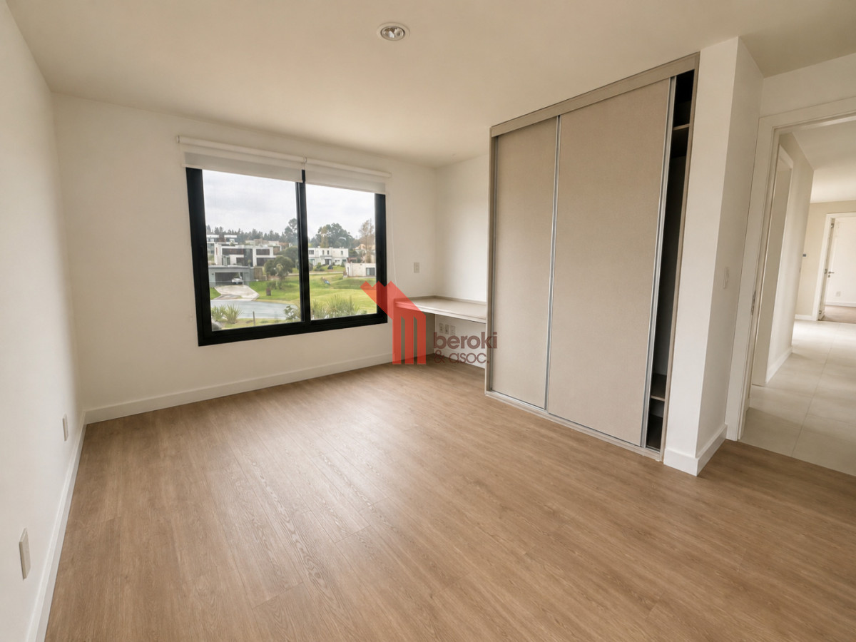 Casa ID.229 - Venta de casa de 3 dormitorios, 3 baños y cuarto de servicio en Altos de la Tahona con piscina y parrillero