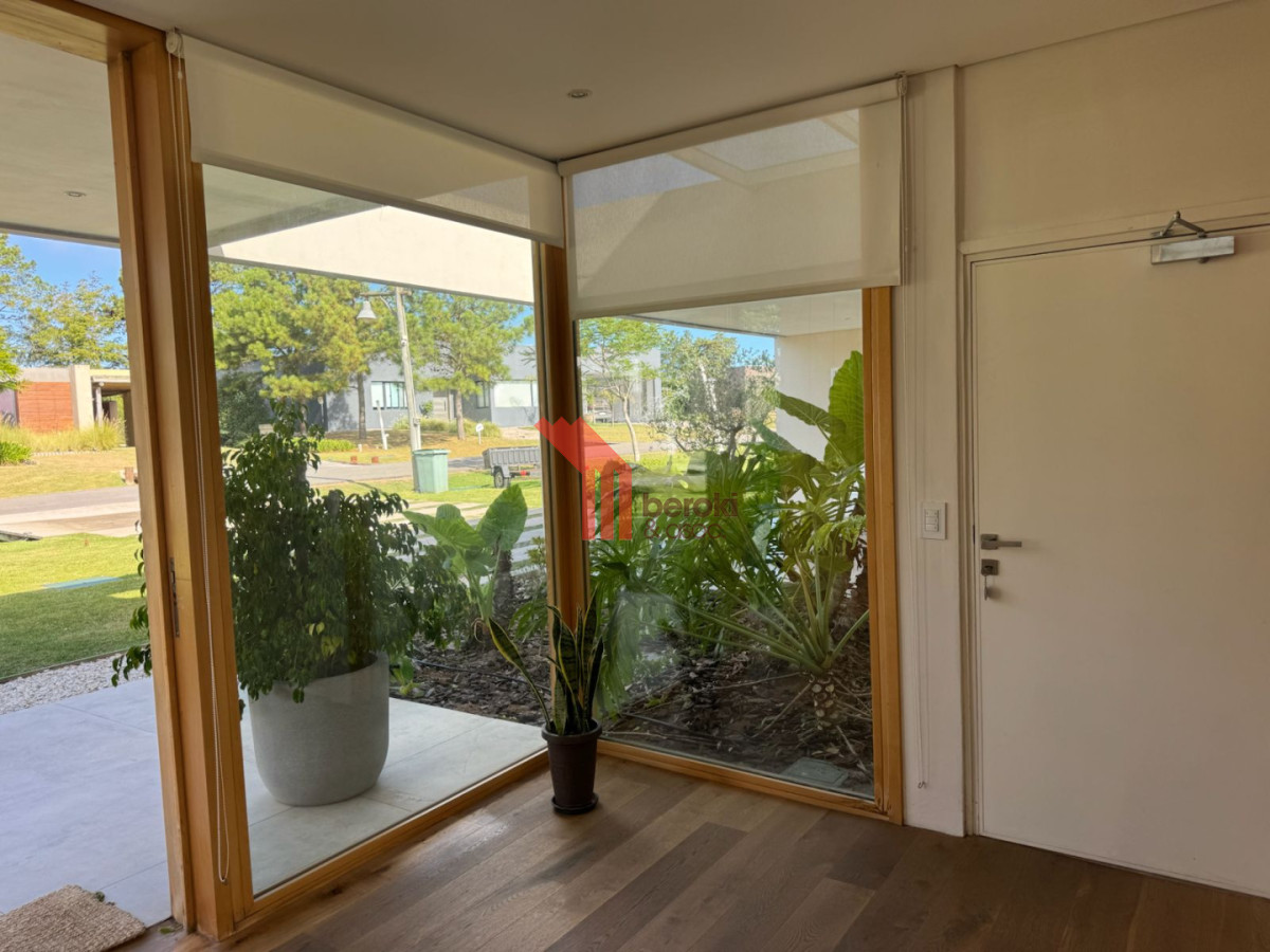 Casa ID.193 - Casa de 4 dormitorios sobre lago en Viñedos de la Tahona - 1.497 m² de terreno