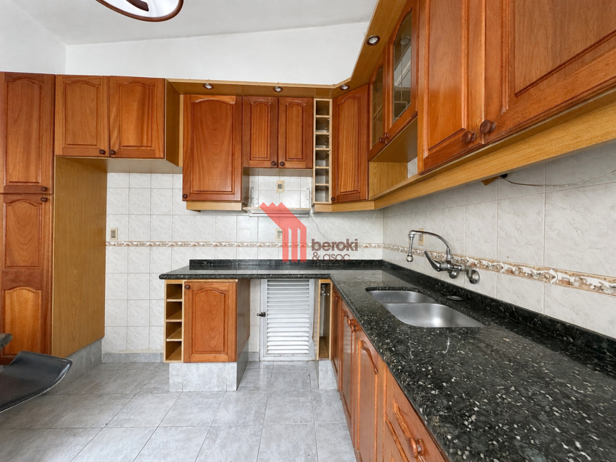 Casa ID.273 - Alquiler Casa 4 Dormitorios, 3 Garaje,, Barbacoa. La Blanqueada.
