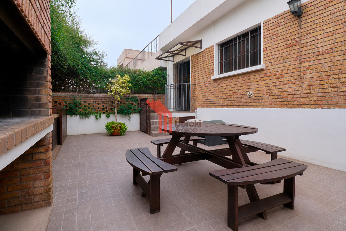 Casa ID.244 - Venta casa de 3 dormitorios y altillo en Carrasco Sur