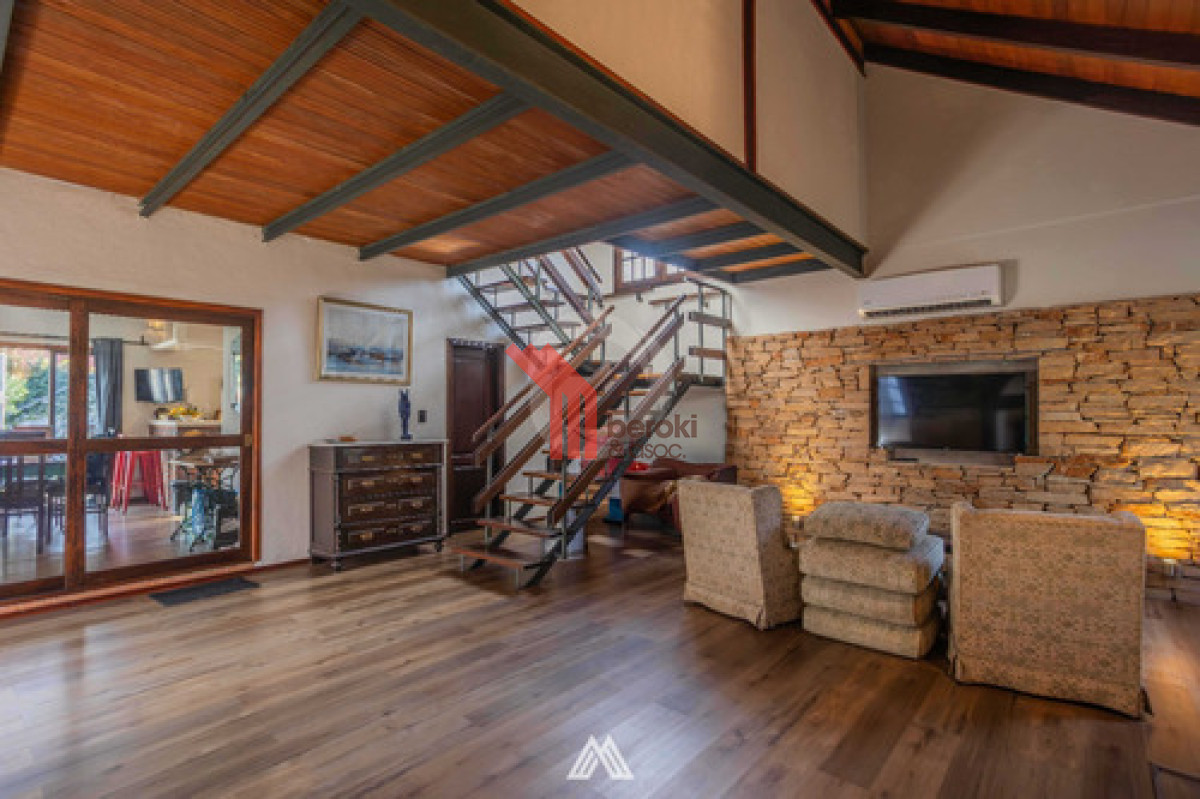 Casa ID.16 - Venta Casa 3 Dormitorios Barra De Carrasco Con Piscina Y 4 Cocheras