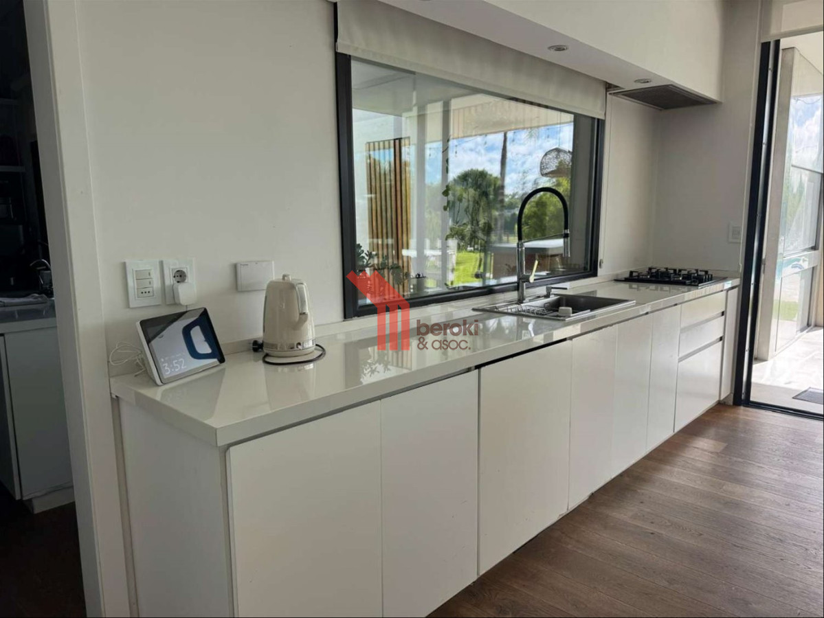 Casa ID.193 - Casa de 4 dormitorios sobre lago en Viñedos de la Tahona - 1.497 m² de terreno