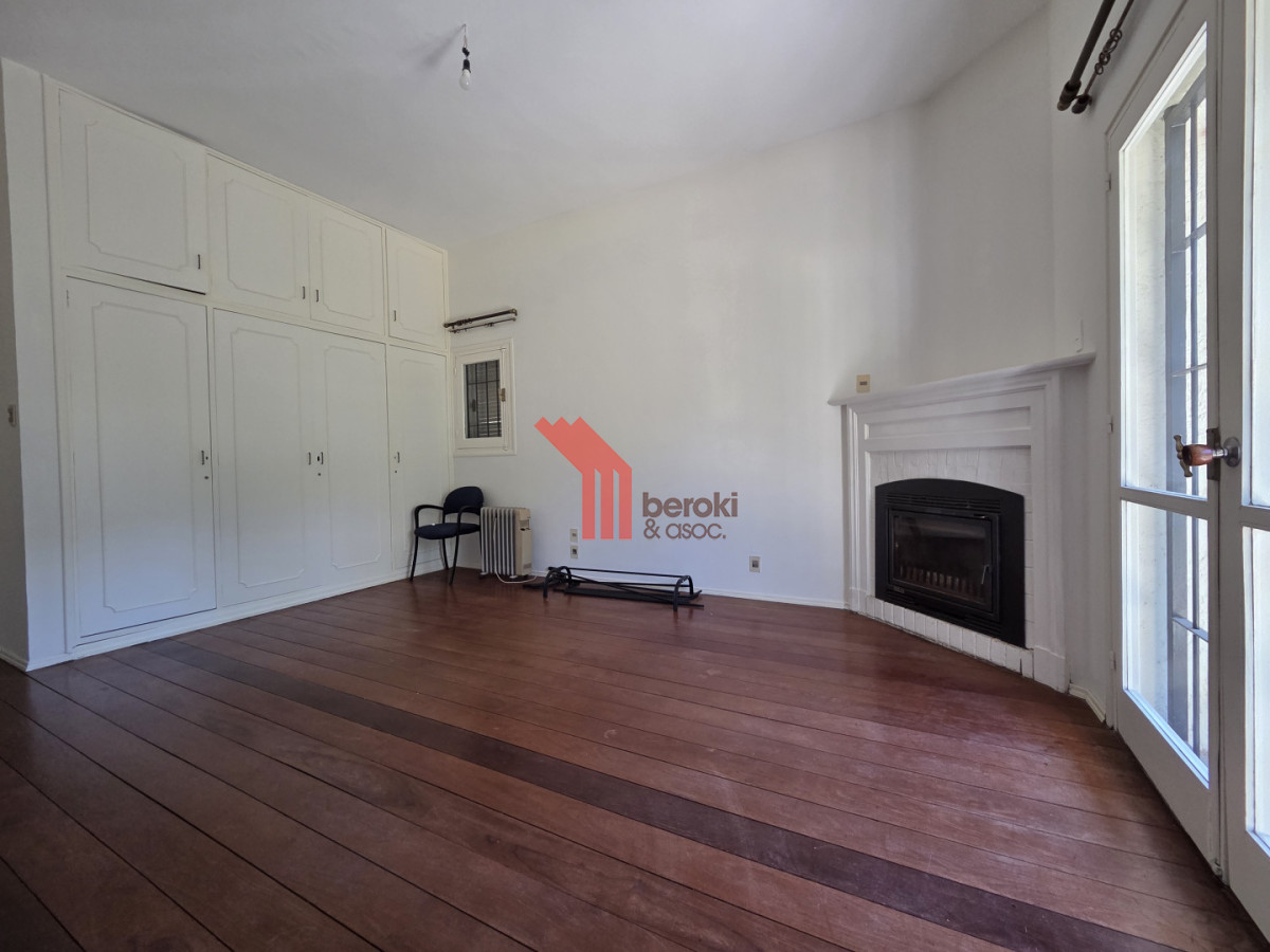 Casa ID.195 - Alquiler Casa en Carrasco 5 Dormitorios Jardín y Barbacoa 