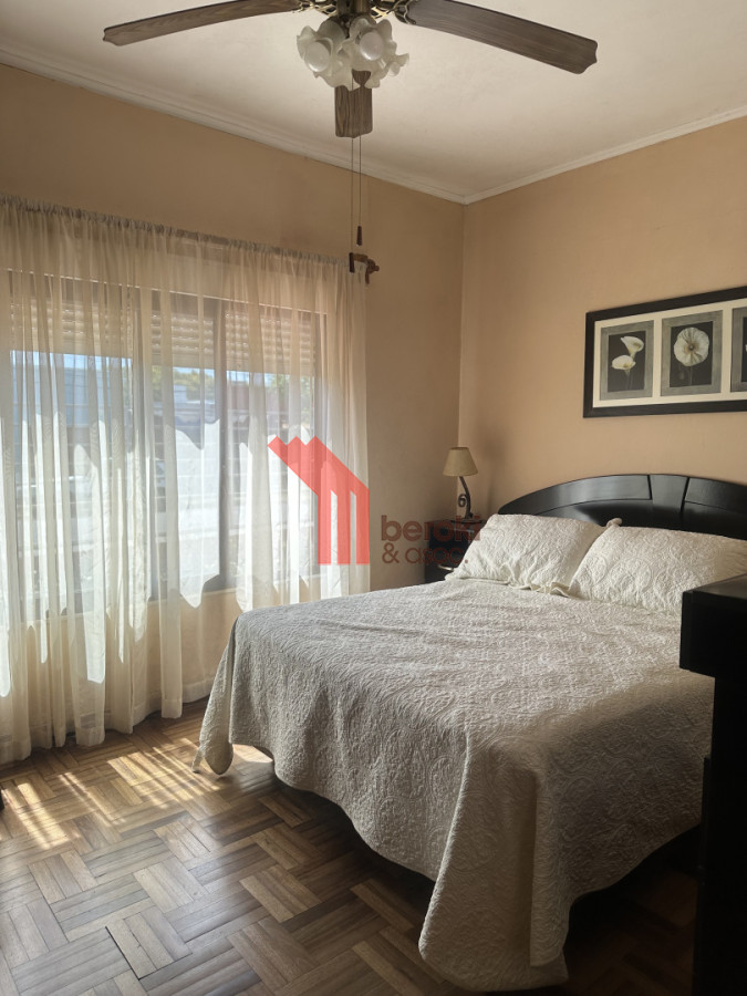 Casa ID.139 - Venta Casa 3 dormitorios+ Apto+ Local+ Parrillero +Deposito+ Gge. Terreno 422m2