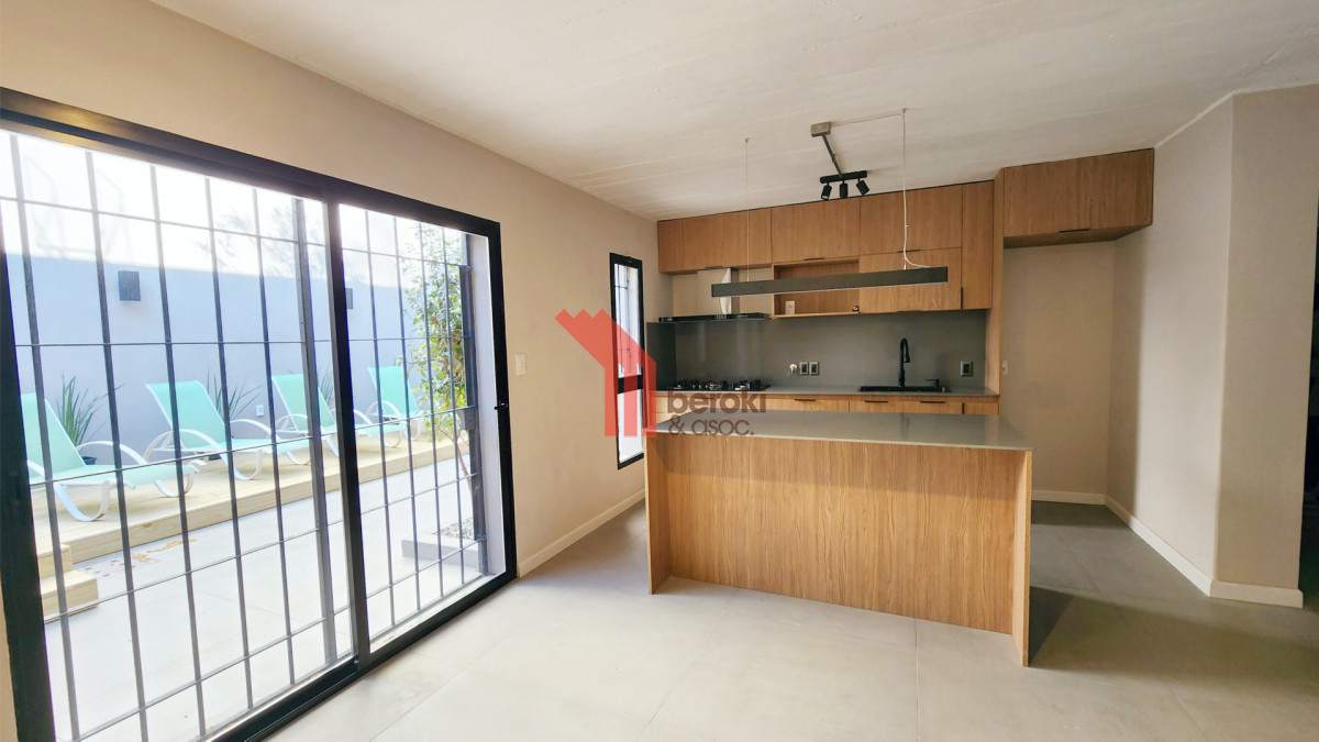 Casa ID.301 - Casa Venta Pocitos 5 Dormitorios 3 Baños Garage 2 autos