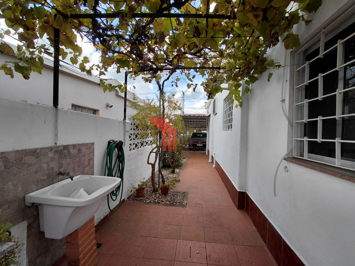 Casa ID.226 - Venta casa 3 dormitorios, 2 baños, mas monoambiente, Colon
