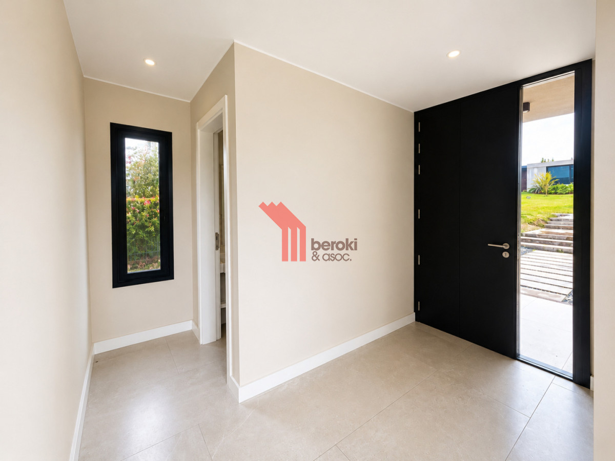 Casa ID.229 - Venta de casa de 3 dormitorios, 3 baños y cuarto de servicio en Altos de la Tahona con piscina y parrillero