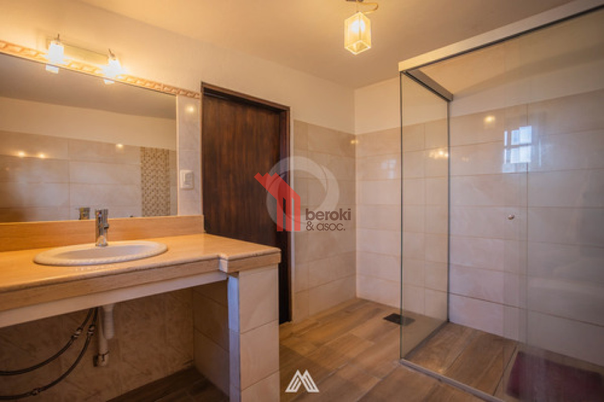 Casa ID.16 - Venta Casa 3 Dormitorios Barra De Carrasco Con Piscina Y 4 Cocheras