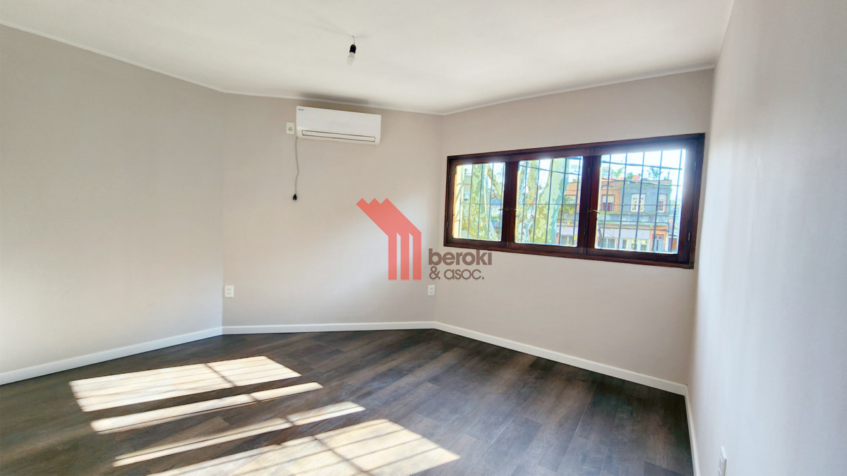 Casa ID.301 - Casa Venta Pocitos 5 Dormitorios 3 Baños Garage 2 autos
