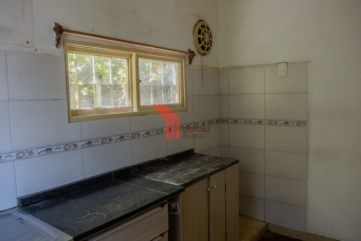 Casa ID.138 - Venta Casa 2 dormitorios, gge, Gran Terreno 636 m2. Carrasco Norte.