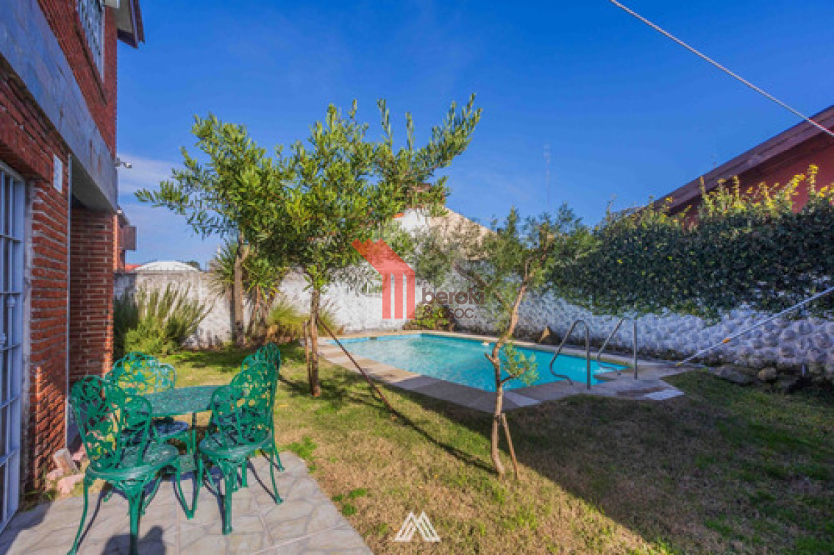 Casa ID.16 - Venta Casa 3 Dormitorios Barra De Carrasco Con Piscina Y 4 Cocheras
