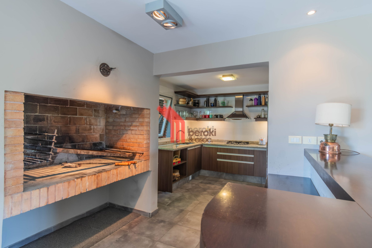 Casa ID.161 - Casa en Carrasco sobre 603 m² de terreno con potencial de ampliación