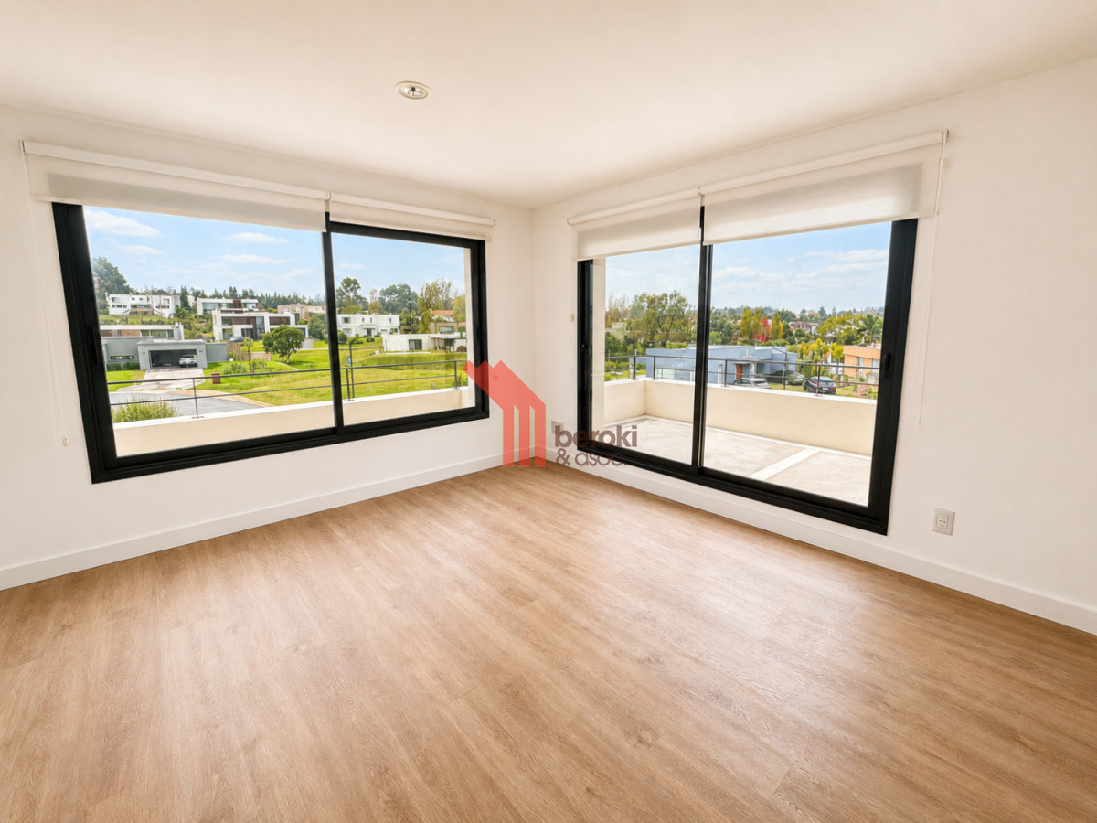 Casa ID.229 - Venta de casa de 3 dormitorios, 3 baños y cuarto de servicio en Altos de la Tahona con piscina y parrillero