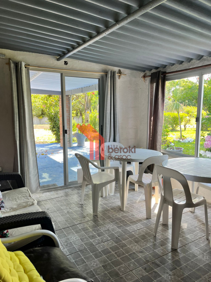 Casa ID.233 - Venta casa 3 dormitorio y cabaña al fondo, Costa Azul, Rocha